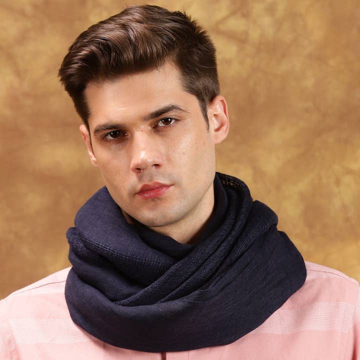 ÉCHARPE UNISEXE EN LIN BLEU MARINE FONCÉ pour la vente par HeritageModa