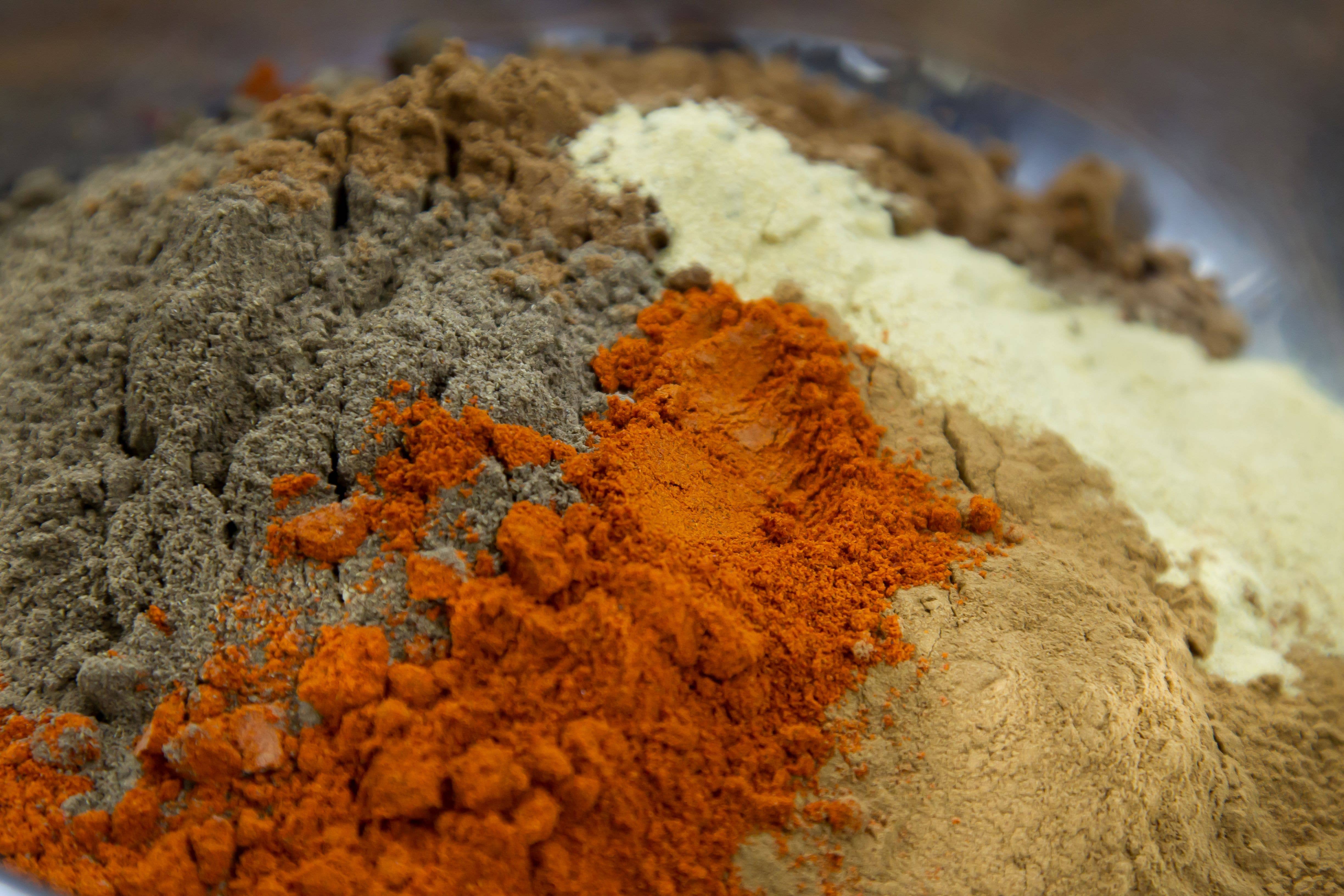 Japan Artisans - Wholesale Hot Sauce - Henko-Sesame hot sauce with takanotsume peppers 60g11