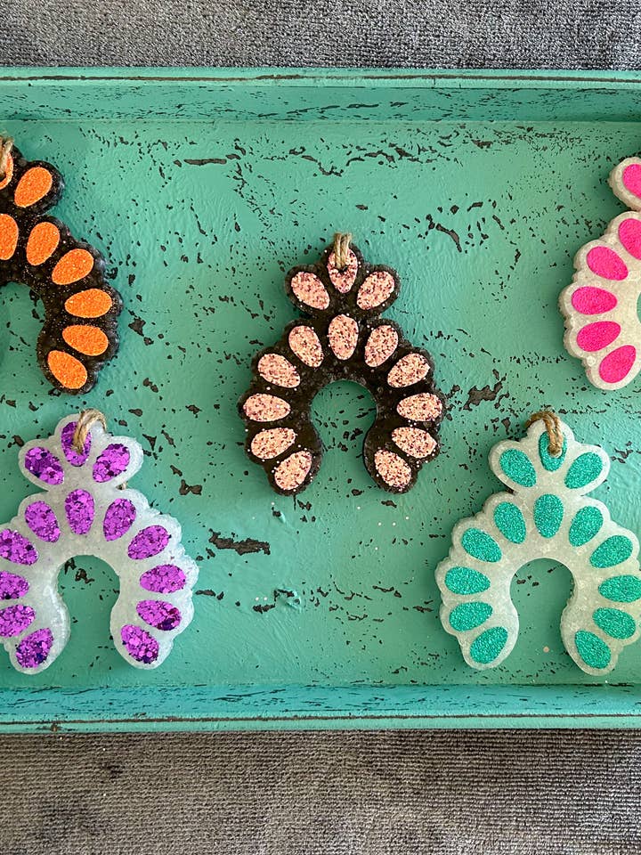 Freshie à paillettes à la fleur de courge pour la vente par Within The Wildflowers