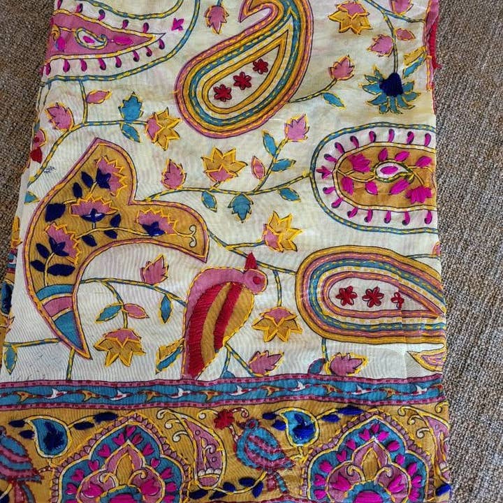 AmicaStyleStudio - Wholesale Scarf - Women's - Elegant Indian handmade hand Embroidered easy wear kantha