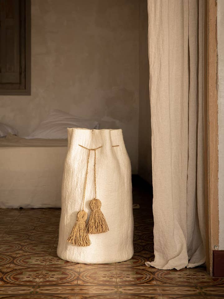 Cesta Alta Con Pompones De Fieltro para venta al por mayor de MUSKHANE
