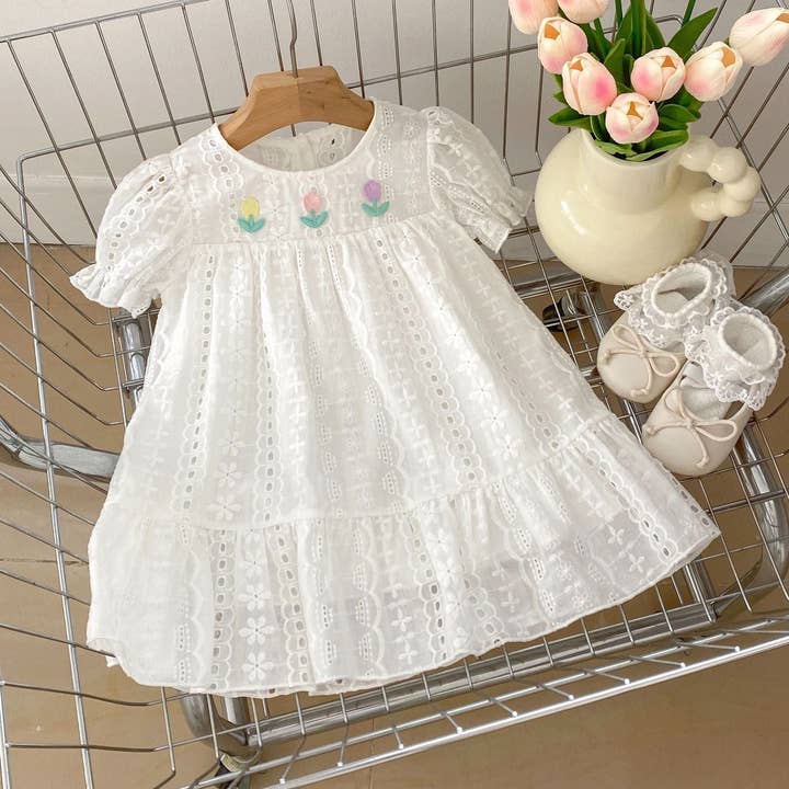 Robe d'été pour bébé fille avec motif de fleurs brodées et manches courtes ajourées pour la vente par MyKids-USA®
