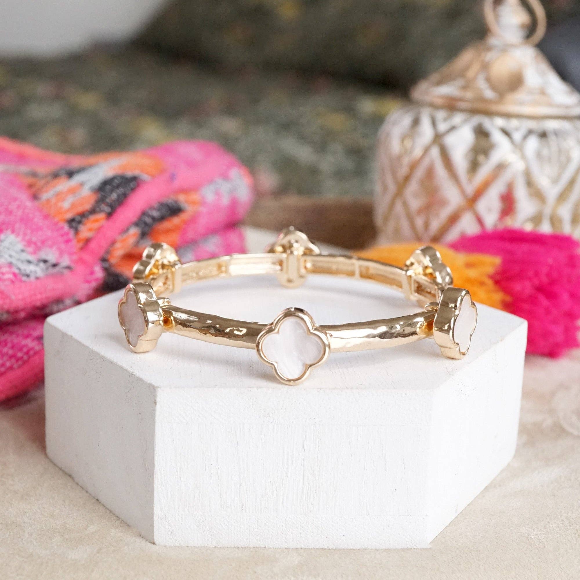 PennyLine inc - Wholesale Bangle Bracelet - Clover Stretchy Bangle Bracelet – White, Pink, Mint, Tortoise1