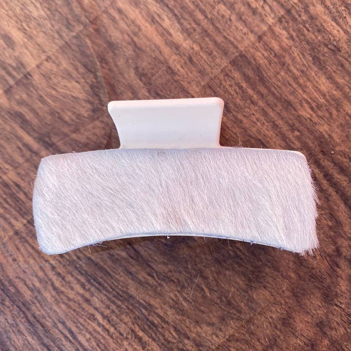 10 cm hårkloklämma, handgjord i olika kohudar för wholesale av AB Tack Design