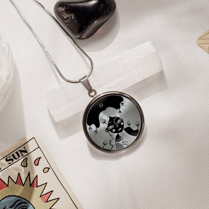 Le talisman du cancer - Ephemeris Collectibles pour la vente par Ephemeris