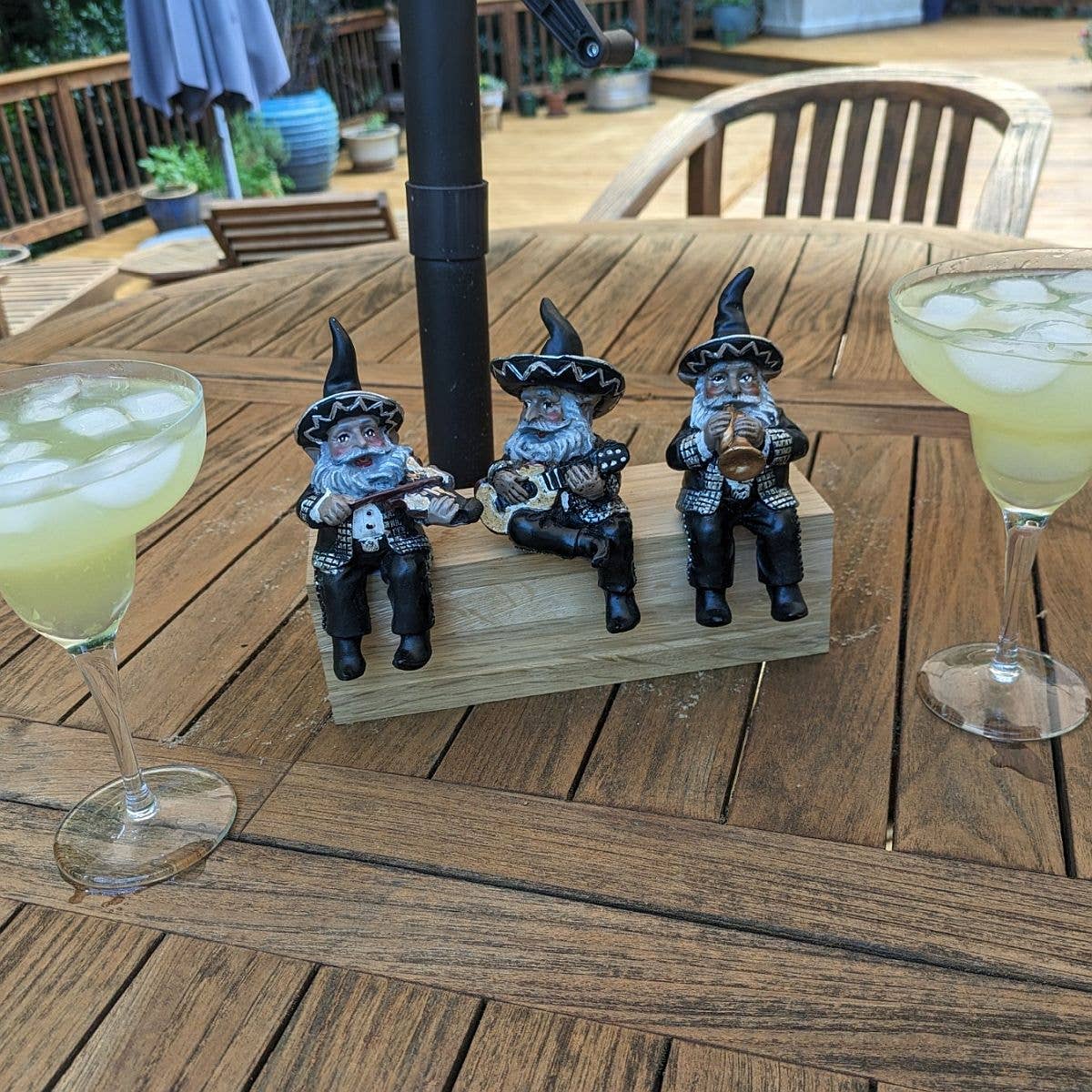 John Bernard & Company - Wholesale Decoratief beeldje - Mariachi Band La Fiesta Kabouter Beeldenset van 3, 15 cm hoog1