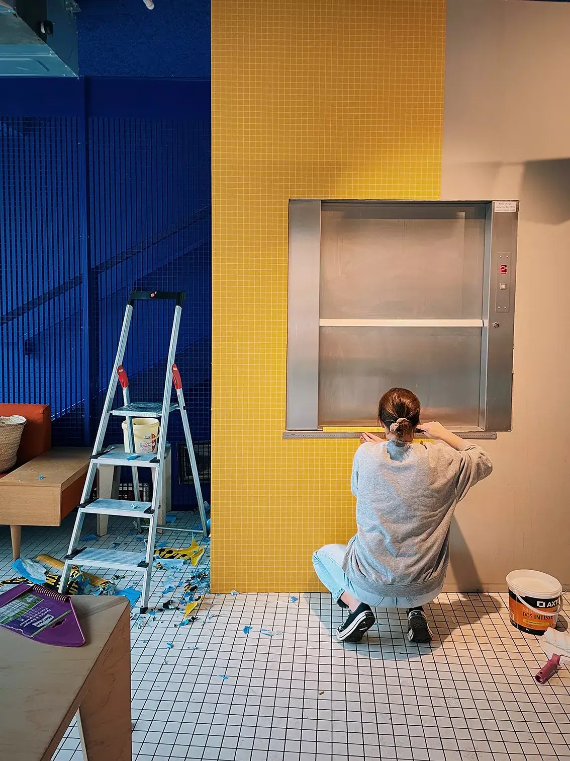 À Carreaux - Wholesale Wallpaper - YELLOW Wallpaper with small white squares5