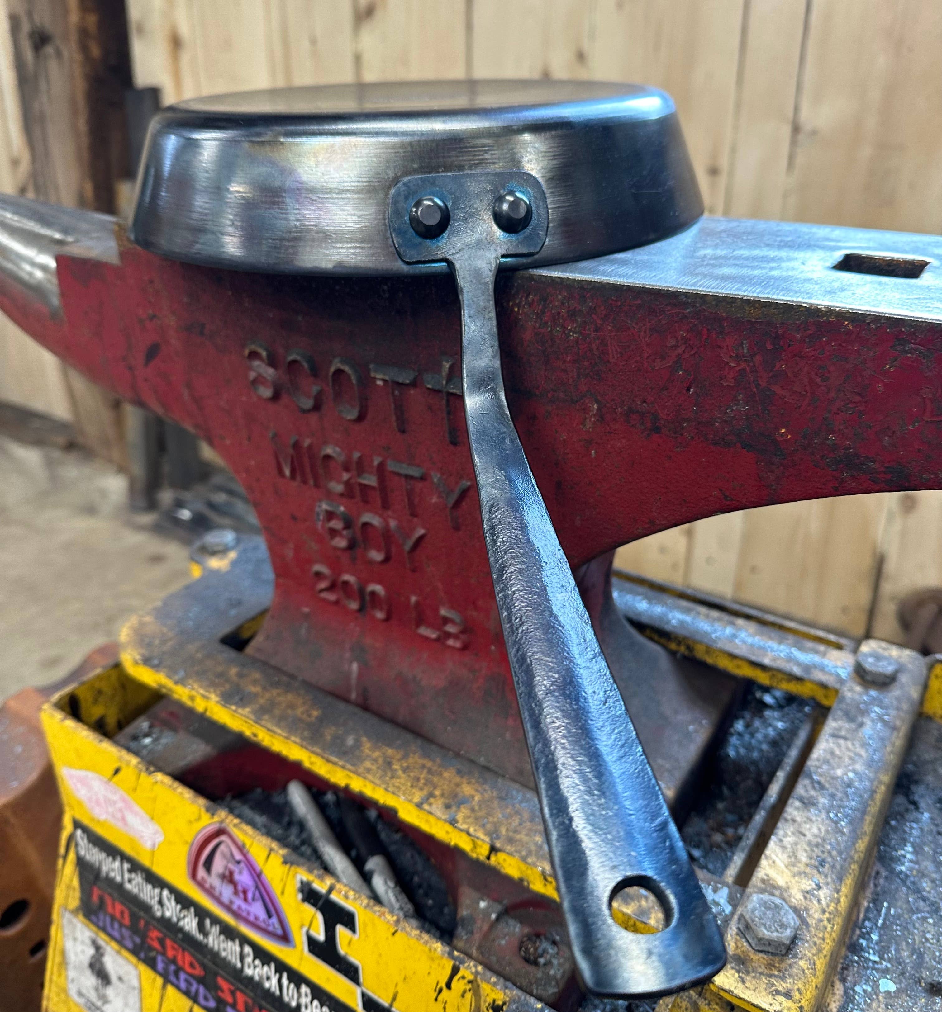 Independent Ironware – wholesale Cast iron skillet – 10.5" Wyoming Range Skillet3