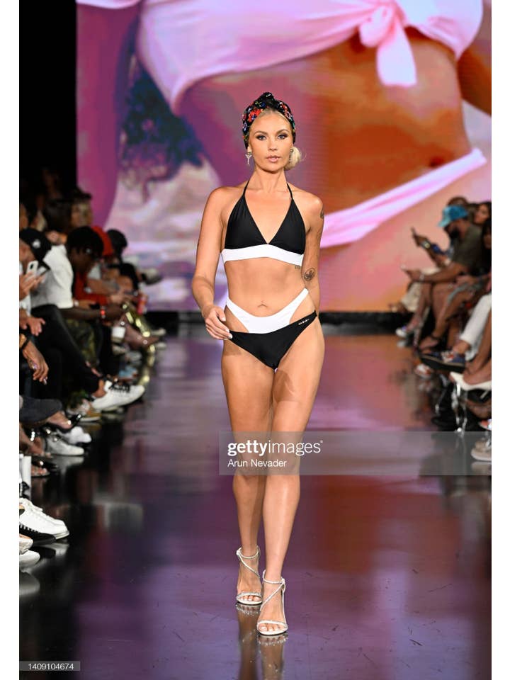 Bellaria LLC – wholesale Tvådelad baddräkt - Dam – Jackie O Bikini