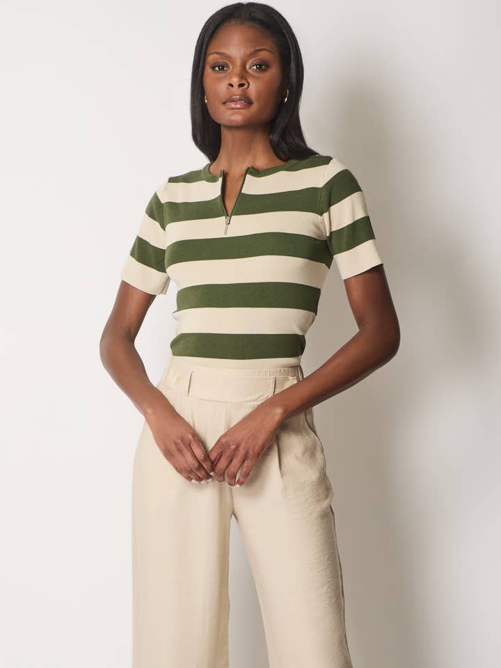 Top de rayas con cremallera en el cuello - Caqui para venta al por mayor de SOLO