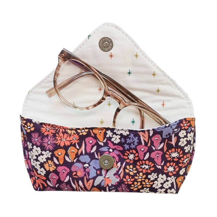 Étui à lunettes en tissu doux Bloomkind Meadow Dusk, pochette pour la vente par Ingrid Allen