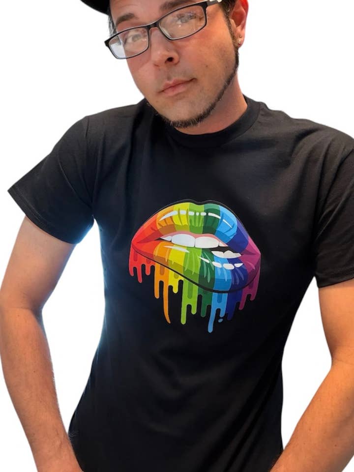Camiseta Gráfica de Labios LGBT Orgullo | Camiseta de Orgullo para venta al por mayor de Cosmic