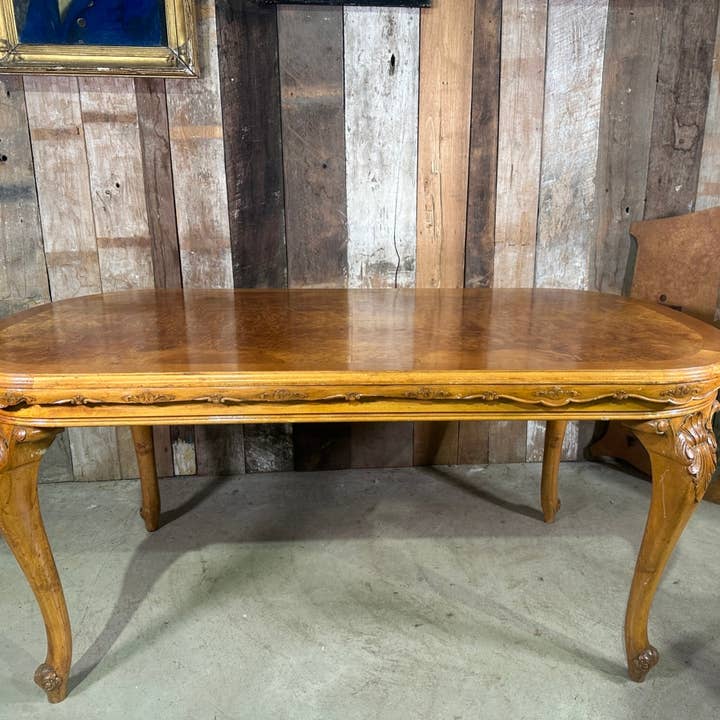 Mesa de Jantar Oval Antiga em Nogueira Francesa Burl por atacado de belvoir