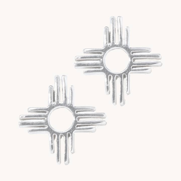 Enchantment : boucles d'oreilles à tige Mini Zia en argent pour la vente par T.Skies Jewelry