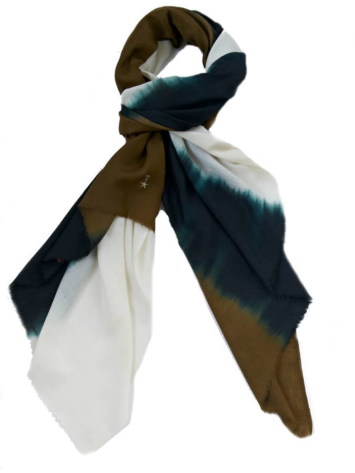 Tie Dye blanc, vert et taupe pour la vente par Tina Sparkle