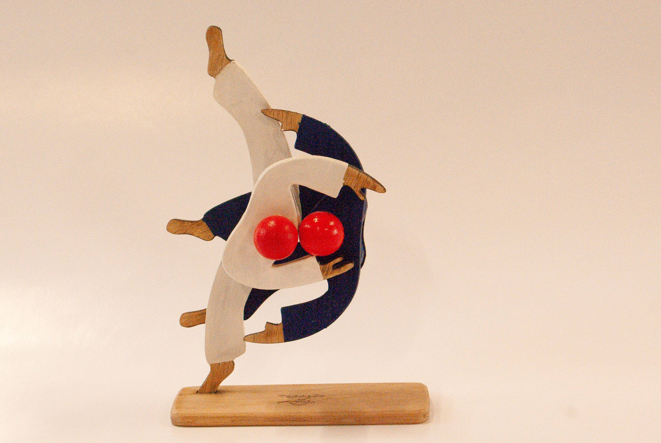 Mobjo - Vendita all'ingrosso Statuette decorative - Figura in legno di judoka1