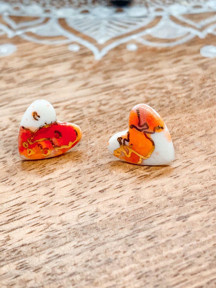 Aretes con forma de corazón con acabado dorado para venta al por mayor de Wolf and Clay Pty Ltd