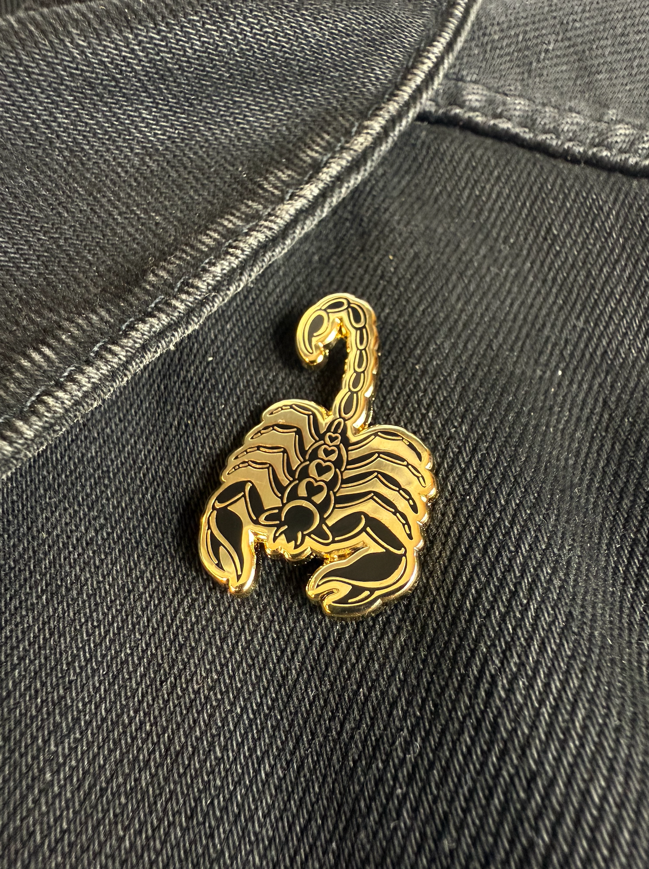 Whats Her Face - Wholesale Lapel Pin/Button - Enamel Pin - Scorpion Black Gold2