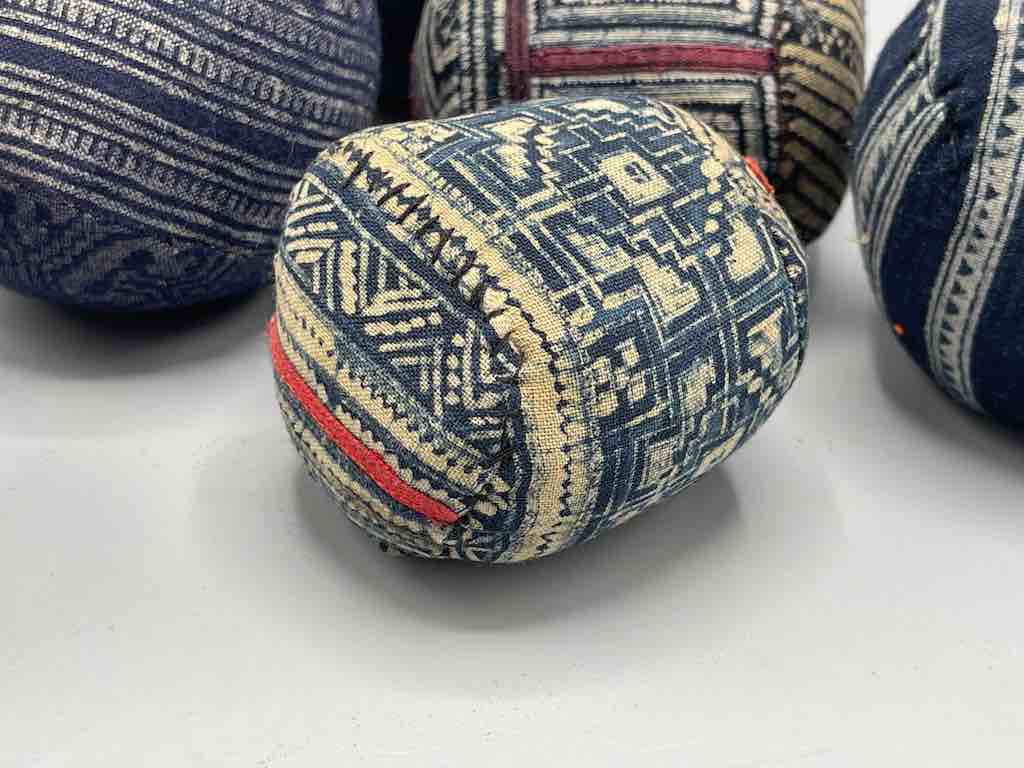 The Niger Bend - Vente Décorations de table - Boule en tissu vietnamienne vintage Hmong Tribal8