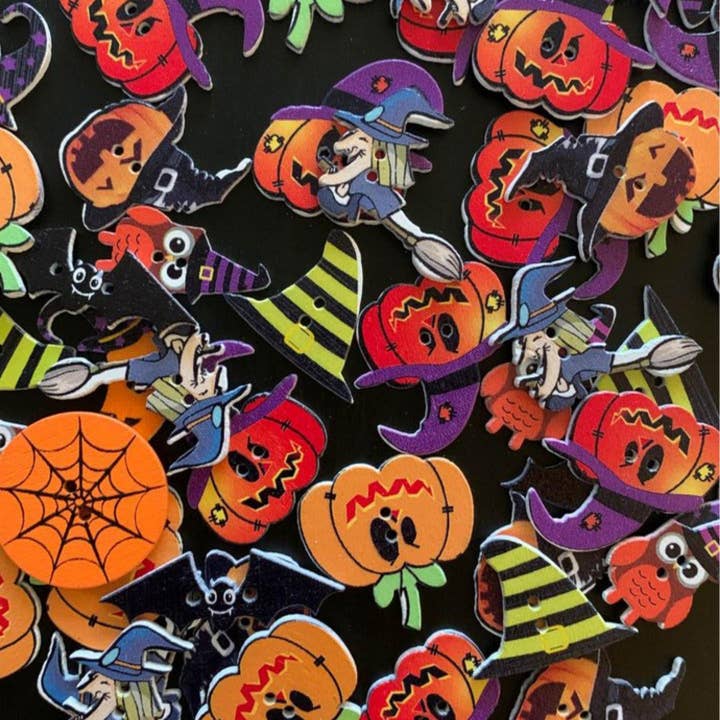 Magnifique Hearts - Wholesale Craft Supplies - Wooden Halloween Buttons, 1.2-1.8 Inch, Halloween Craft, Ass