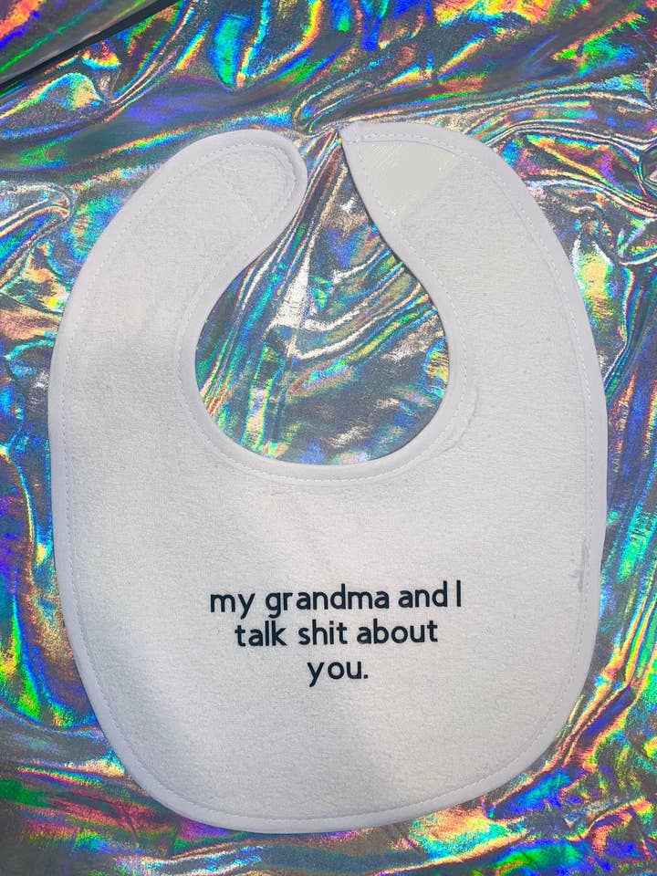 Ma grand-mère et moi parlons de merde bavoir pour la vente par MP Bag Makers