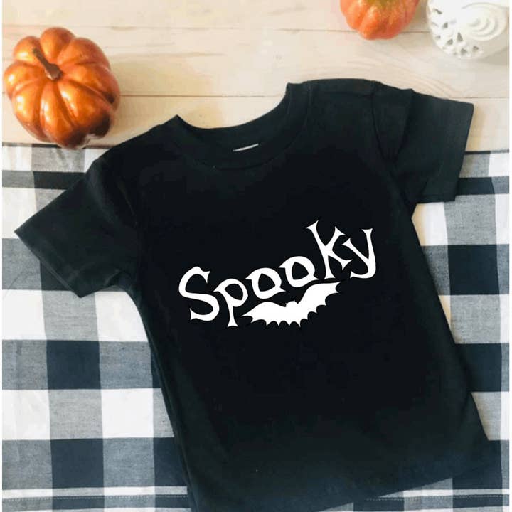 T-shirt Spooky pour la vente par Sincere Sentiments LLC