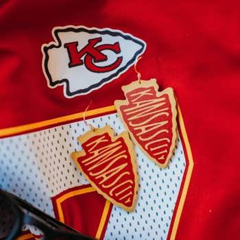 4 pairs Kansas City Chiefs Sparkly Earrings for Sale in Wichita, KS