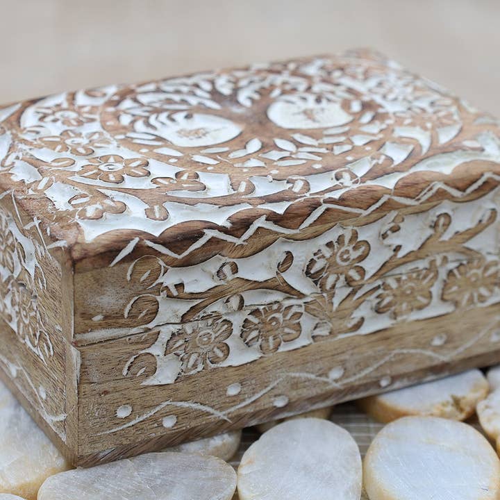 Scatola di legno intagliata a mano con albero della vita per la vendita all'ingrosso da parte di Lungta Imports