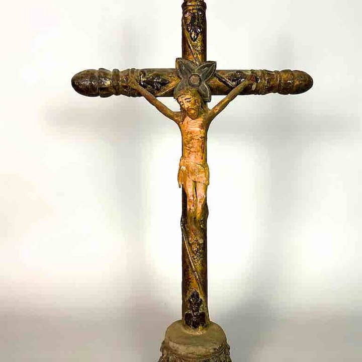 Crucifix catholique français-vietnamien antique pour la vente par The Niger Bend