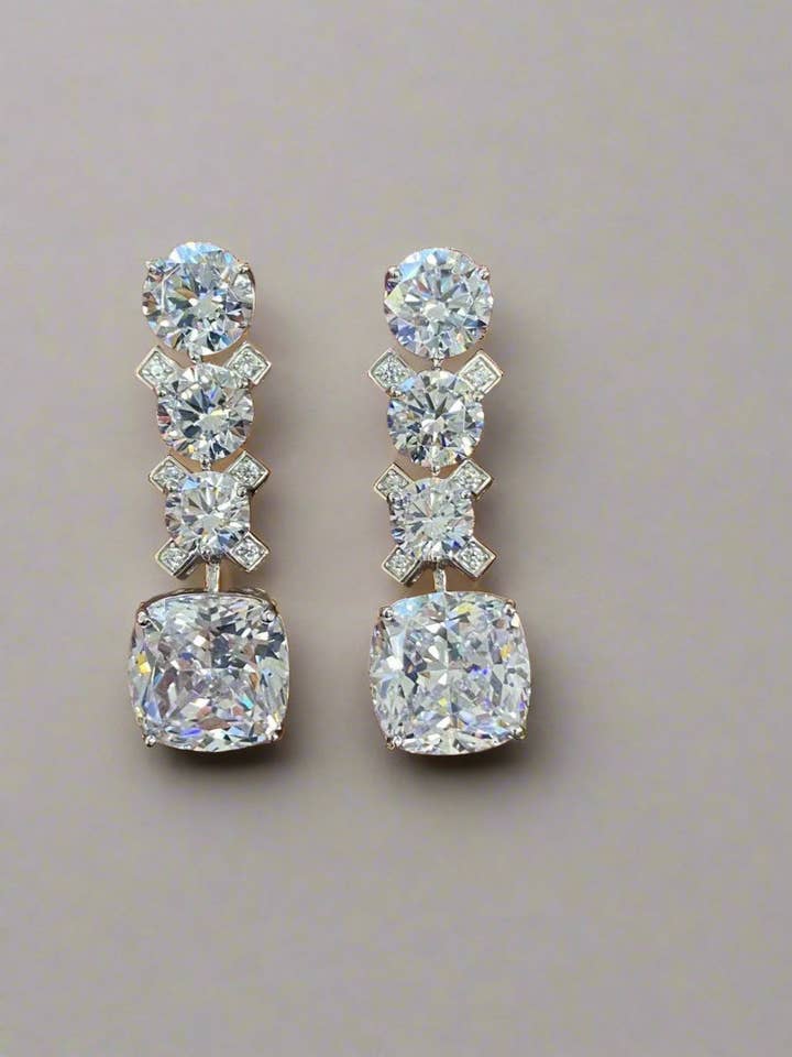 Orecchini a cascata di cristalli a tre livelli di lusso per la vendita all'ingrosso da parte di By lilly Paris