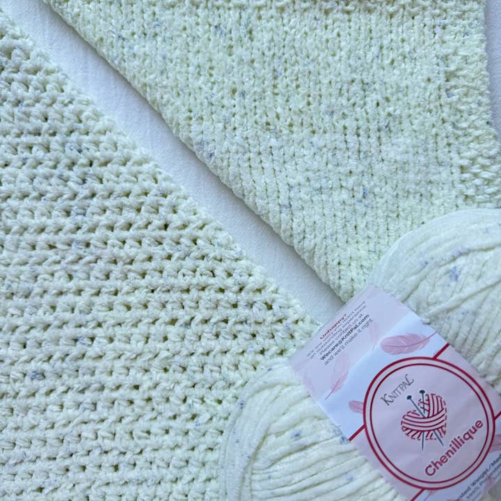 KnitPal - Wholesale Yarn - Chenillique Velvet Chenille Crochet Yarn - Worsted Weight 413