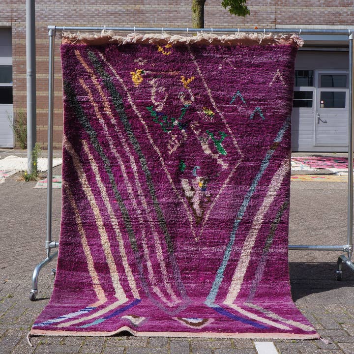 KUNSTNERISK LILLA ULD TÆPPE for engroshandel hos Daridecoo