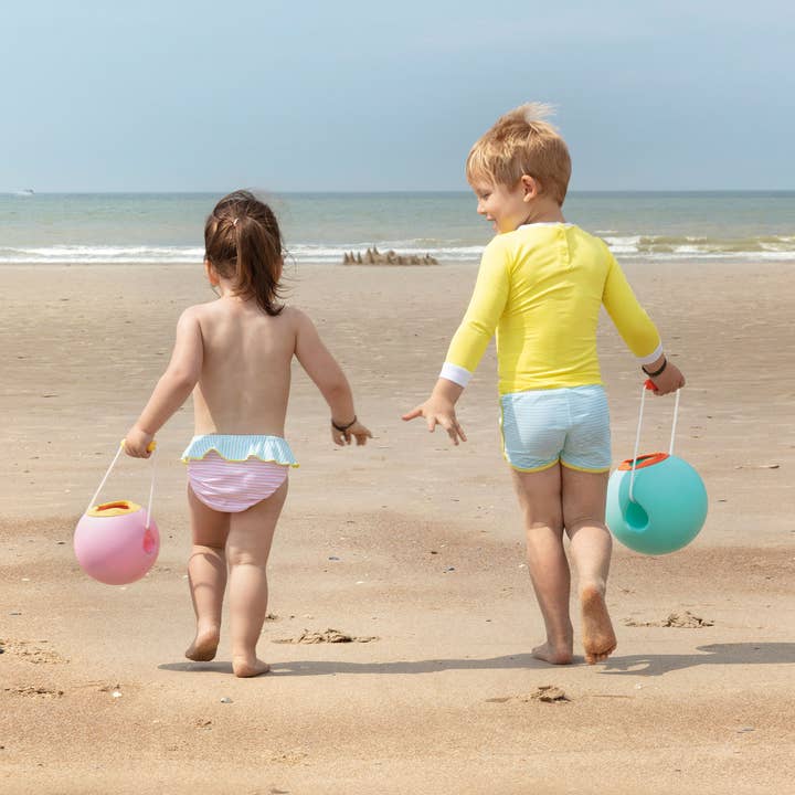 Quut Toys - Wholesale Beach/Pool Toy - Kids & Baby - Quut Mini Ballo - Kids smart, modern design no spill bucket1