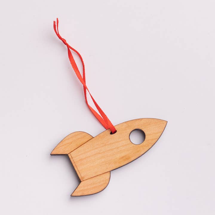 Spaceship/ Rocketship Ornement de Noël (érable massif) pour la vente par Collin Garrity