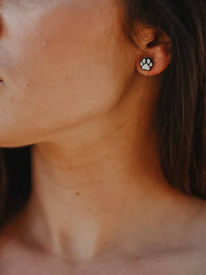 Small paw earrings for wholesale by Seron