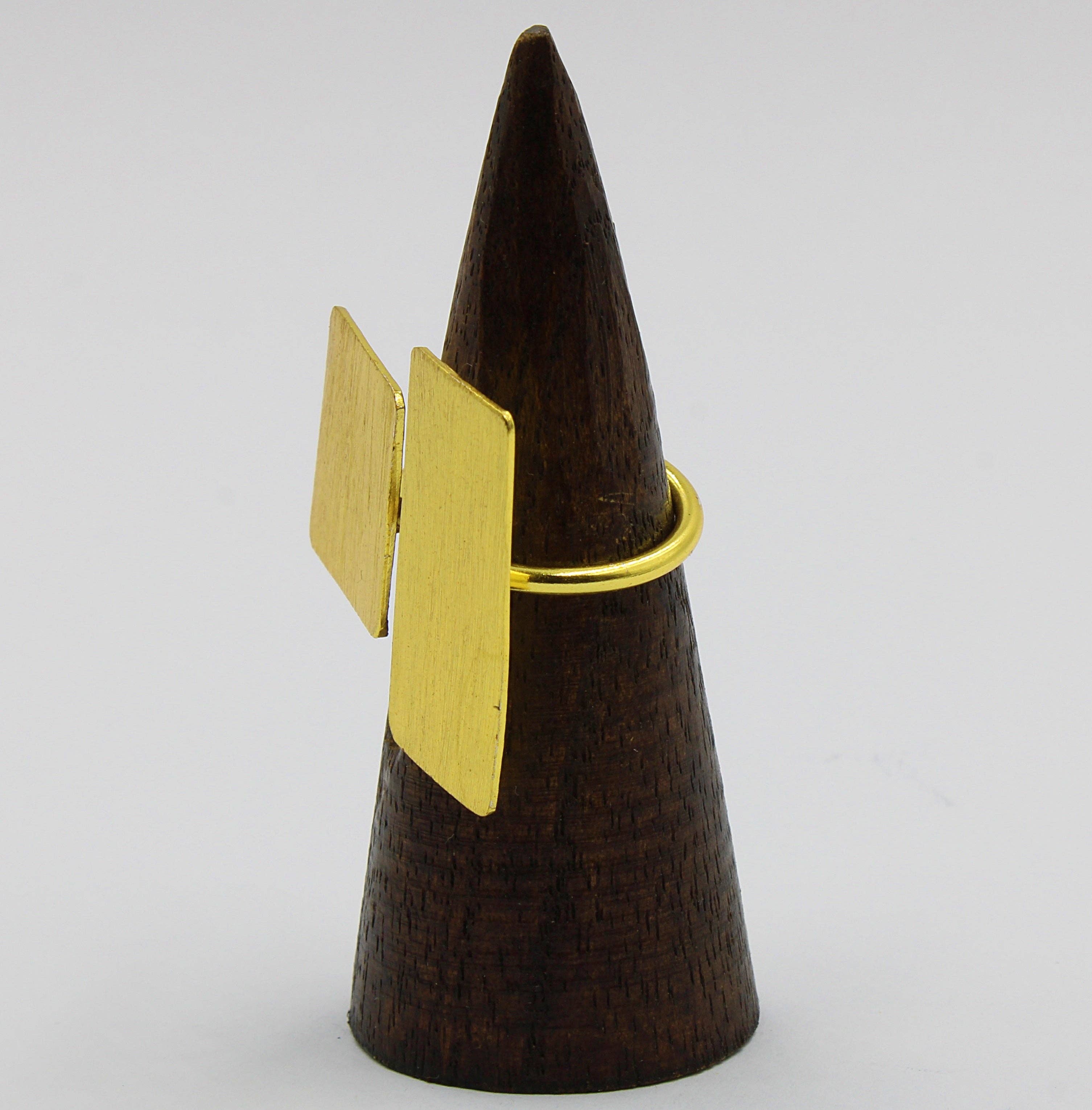 LA MAR - Vendita all'ingrosso Anelli cocktail/statement - Anello PIET placcato in oro - Design con carattere9