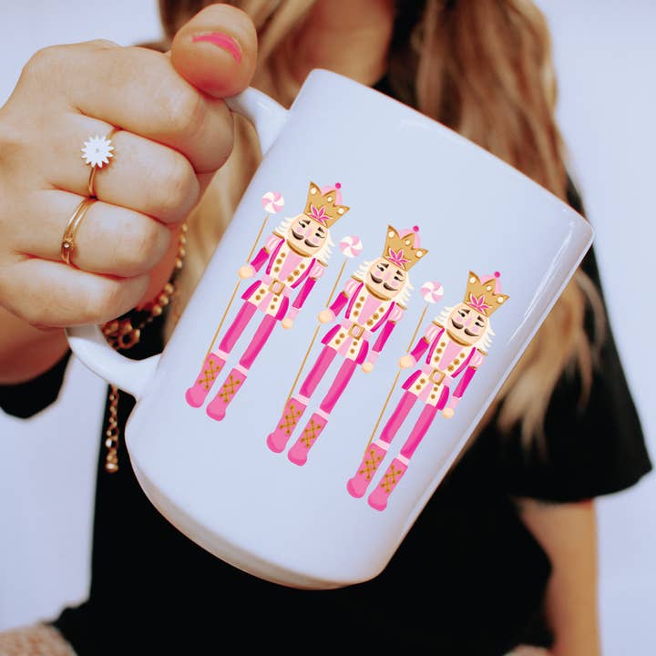 Caneca de café com gráfico de Natal Pink Nutcracker Trio por atacado de Pink House On River Road