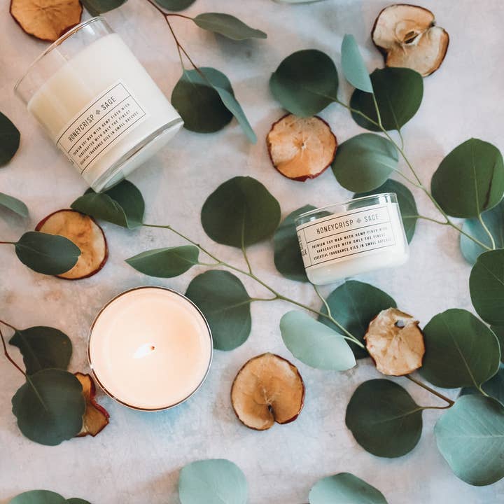 Vela Honeycrisp + Sage de 9 onzas para venta al por mayor de Happy Place Candle Co.