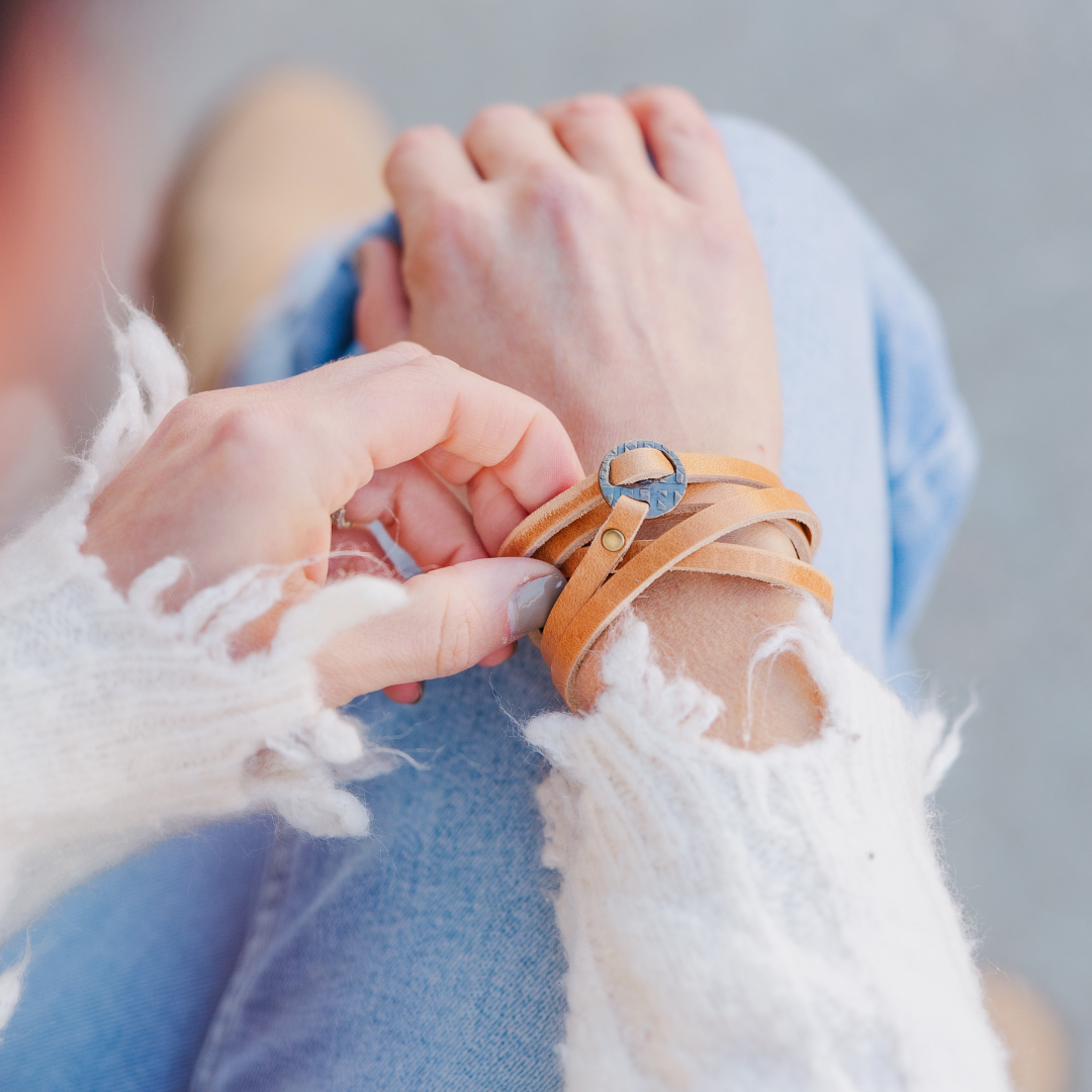 Range Leather Co. - Vente Bracelet jonc - Bracelet Whitney Wrap en cuir pleine fleur - Fabriqué aux États-Unis4