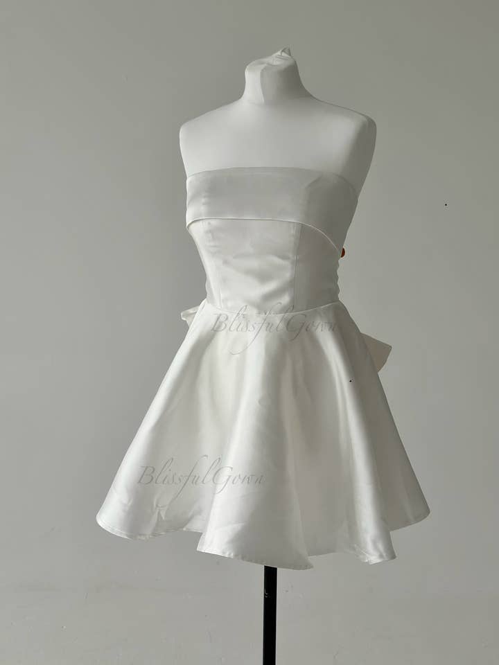 Chic minibrudekjole uden stropper med aftagelig sløjfe bagpå for engroshandel hos MB Blissful Gown