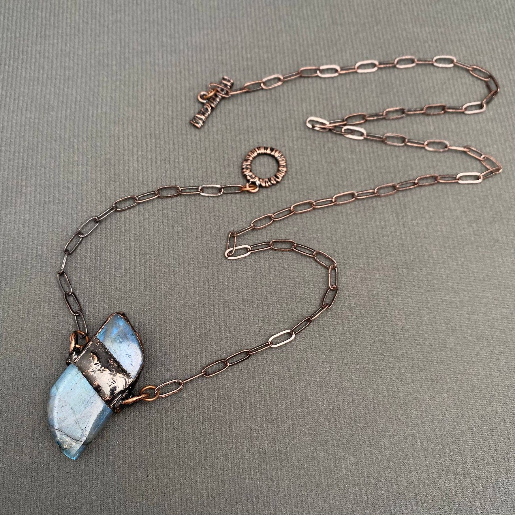 Mio Queena - Wholesale Spiritual Stone/Crystal - Vintage Natural Stone Labradorite Inlaid Star Moon Pendant - CS/MS2