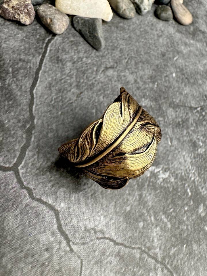 Bague en Plume de Laiton - Formée à la Main en Laiton Ox - taille 8 pour la vente par The Sunstone on Main