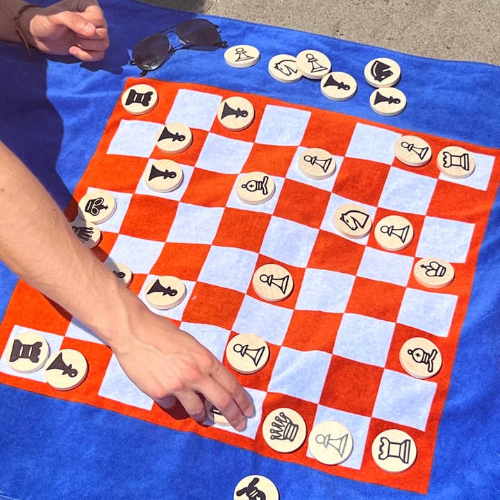 The Game Towel - Venta al por mayor Toallas de playa - Toalla The Chess and Checkers, almohada inflable incluida