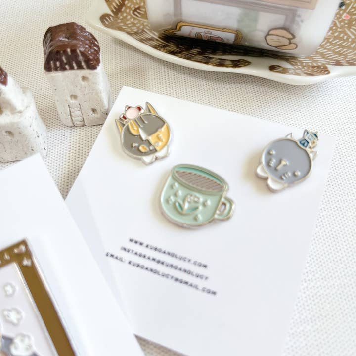 Kuboandlucy Stationery Co - Wholesale Lapel Pin/Button - Kuboandlucy x Dana ate Oatmeal | Mini Kubo & Lucy Enamel Pin0