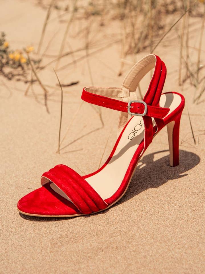 SANDALE SEA EN DAIM ROUGE pour la vente par Elodie