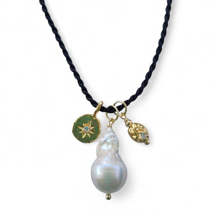 Collana Aveline con cordoncino e perla per la vendita all'ingrosso da parte di PearlGem Designs