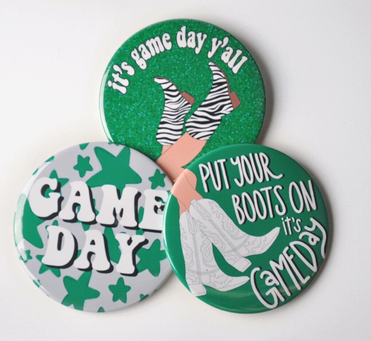 Tailgated Co. - Vente Épinglettes/boutons - Boutons de hayon Game Day verts | Épinglettes Game Day0