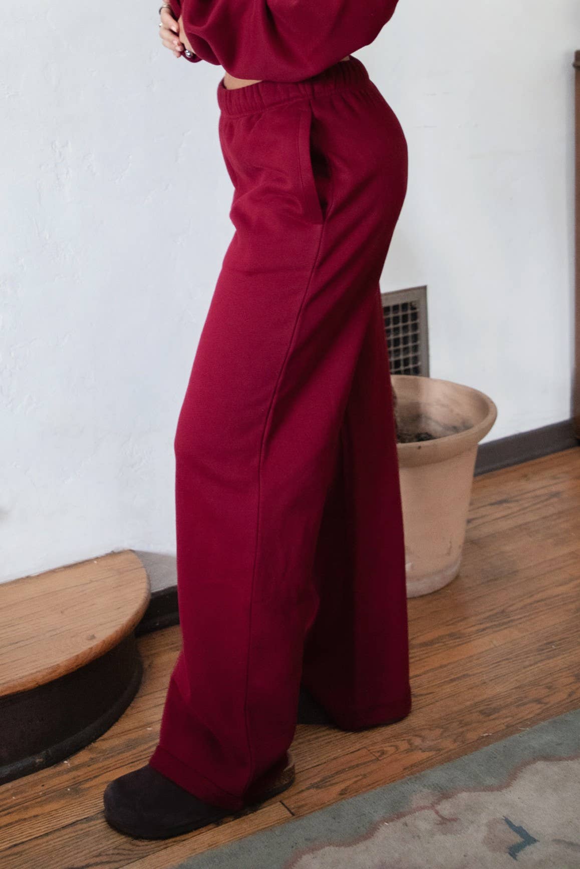 TICTOC - Wholesale Athletic Sweatpants/Joggers - Women's - LANI Cloud Fleece Wide Leg Sweatpants Stretch Waist & Pocket7