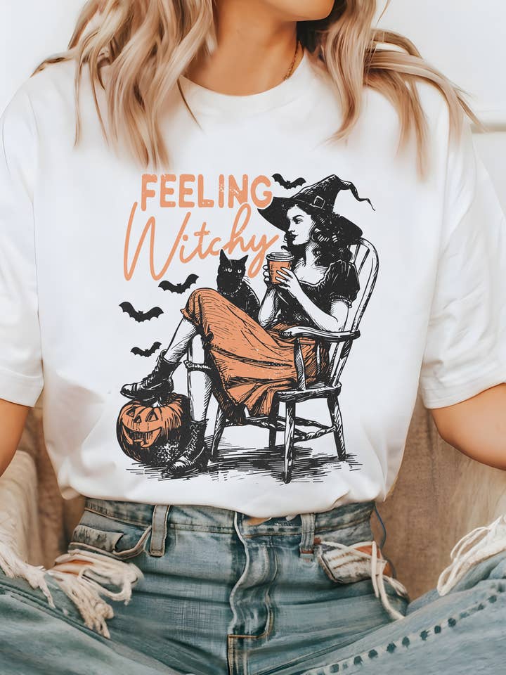 T-shirt confortable Feelin' Witchy pour la vente par Not So Plain Jane Tshirts