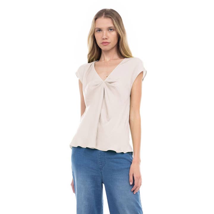 Blouse à épaules tombantes et encolure dégagée pour la vente par Naked Zebra Rack